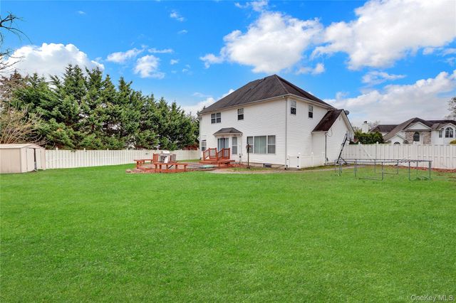 5 Supreme Court, Smithtown, NY 11787