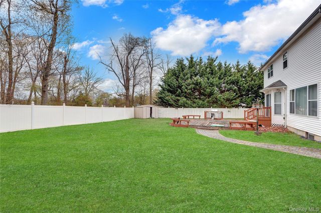 5 Supreme Court, Smithtown, NY 11787