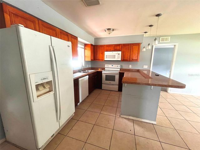 731 LAKESIDE DRIVE, Largo, FL 33778