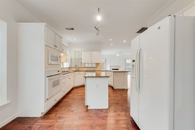 14605 Dove Court, Addison, TX 75001