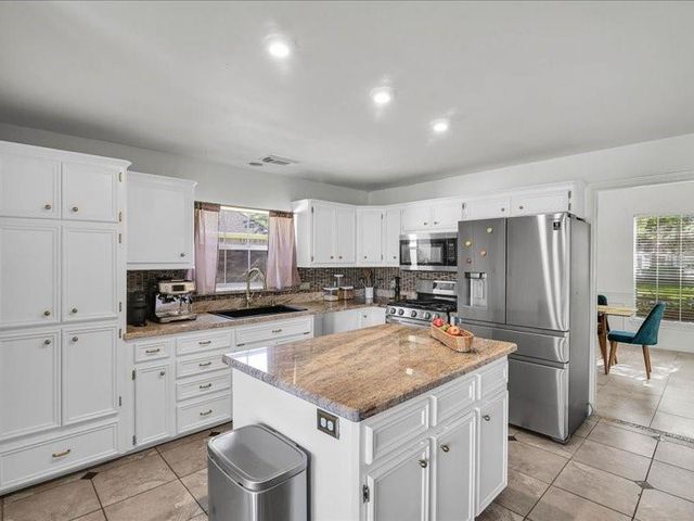 4610 Cobb Circle Drive, Sugar Land, TX 77479