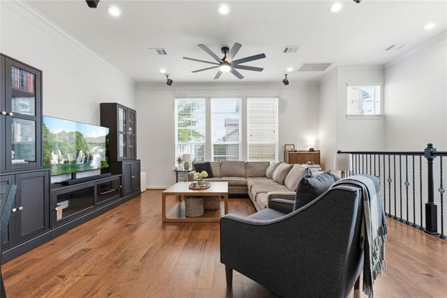 870 Fisher Street, Houston, TX 77018