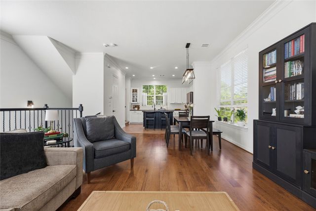 870 Fisher Street, Houston, TX 77018