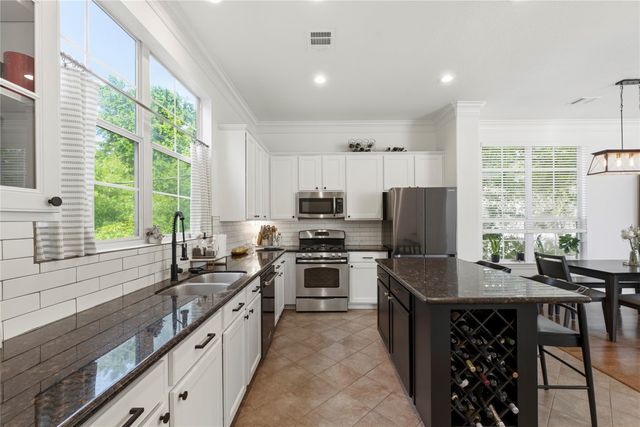 870 Fisher Street, Houston, TX 77018