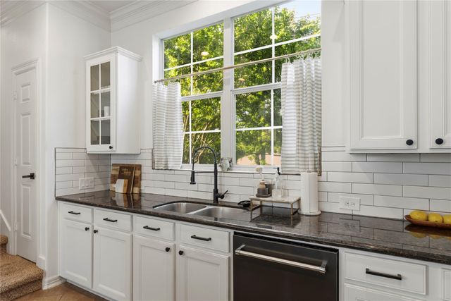 870 Fisher Street, Houston, TX 77018