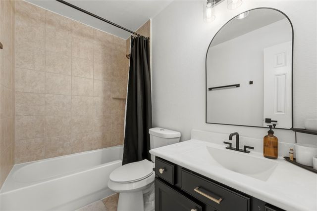 870 Fisher Street, Houston, TX 77018