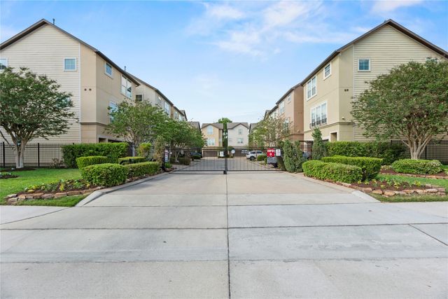 870 Fisher Street, Houston, TX 77018