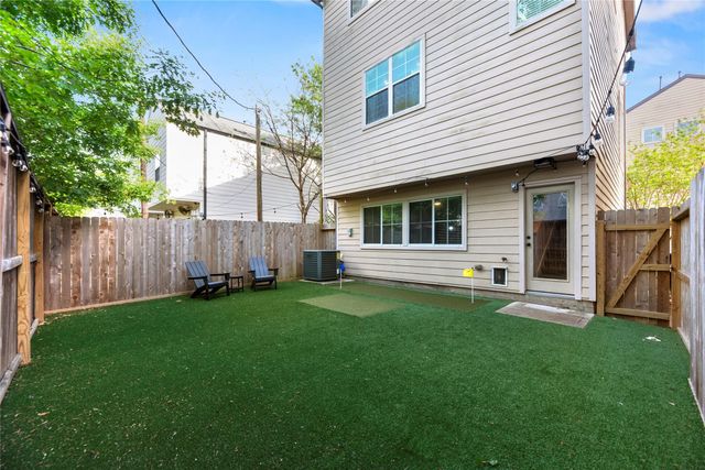 870 Fisher Street, Houston, TX 77018