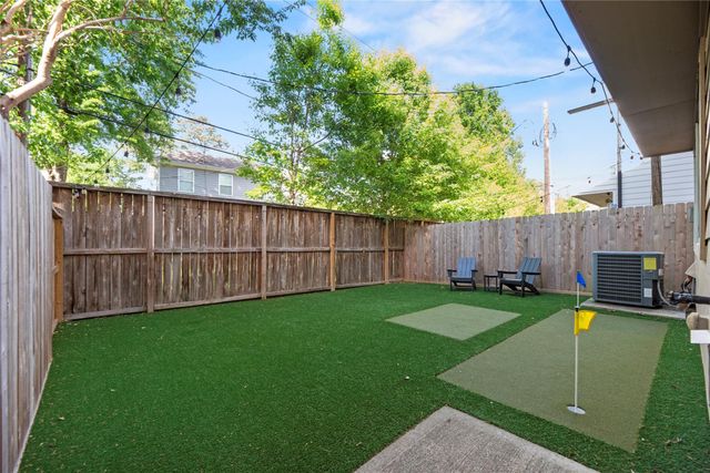 870 Fisher Street, Houston, TX 77018