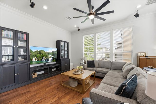 870 Fisher Street, Houston, TX 77018