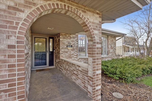 8708 Coventry Drive, Woodridge, IL 60517