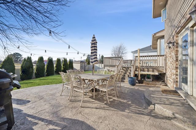 8708 Coventry Drive, Woodridge, IL 60517