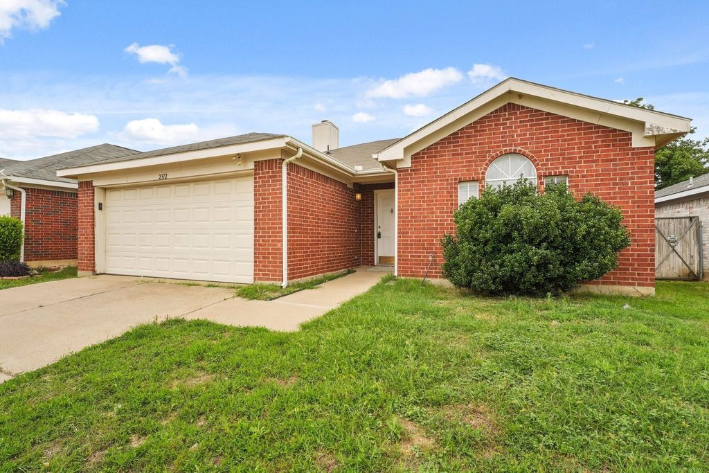 2312 Corral Drive, Fort Worth, TX 76133