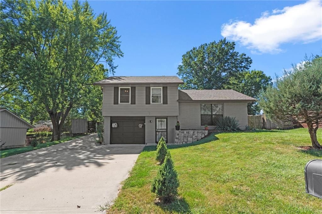 8555 Isabel Street, Kansas City, KS 66112 — exterior