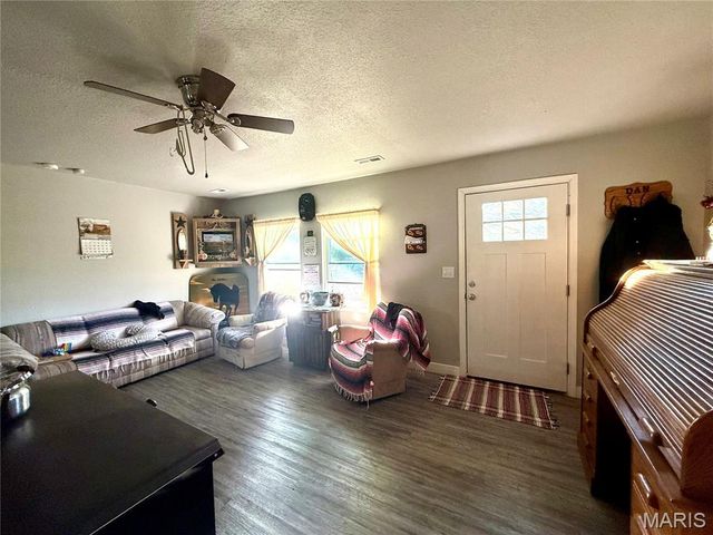 296 White Road, Montgomery City, MO 63361