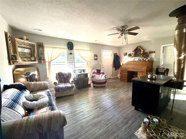 296 White Road, Montgomery City, MO 63361