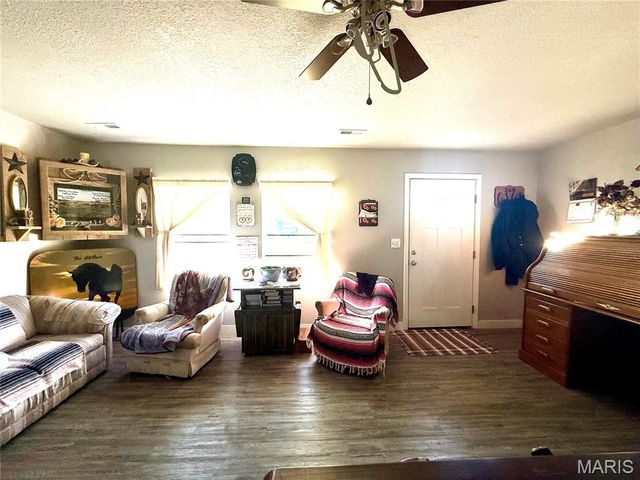 296 White Road, Montgomery City, MO 63361