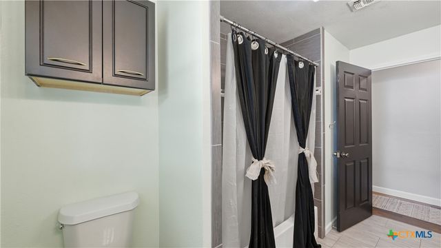 733 E Krezdorn Street, Seguin, TX 78155