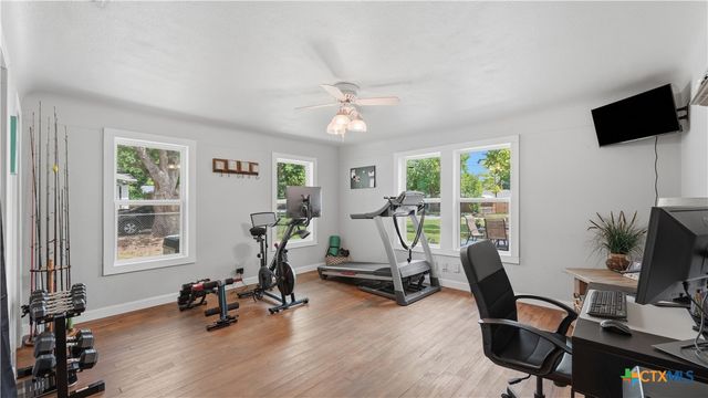 733 E Krezdorn Street, Seguin, TX 78155