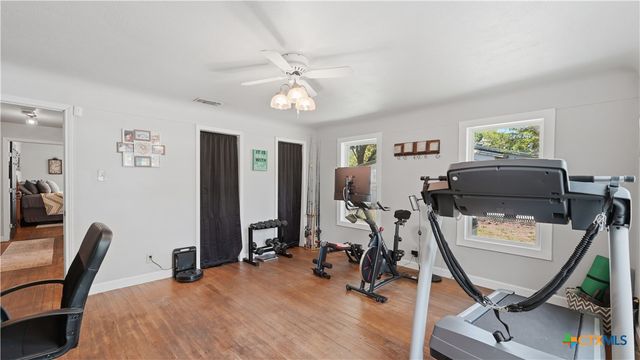 733 E Krezdorn Street, Seguin, TX 78155