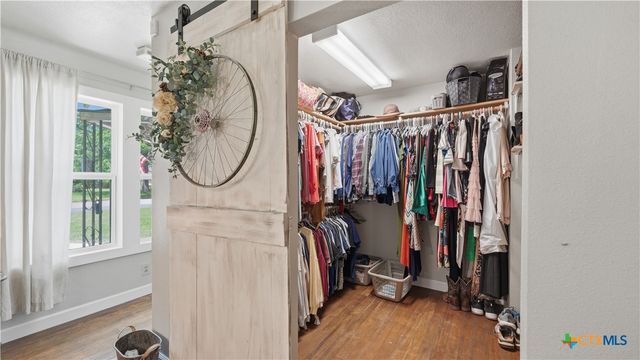 733 E Krezdorn Street, Seguin, TX 78155