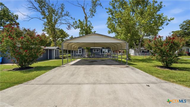 733 E Krezdorn Street, Seguin, TX 78155