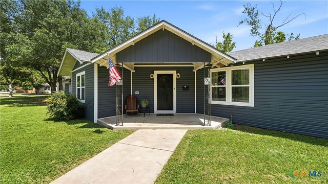 733 E Krezdorn Street, Seguin, TX 78155