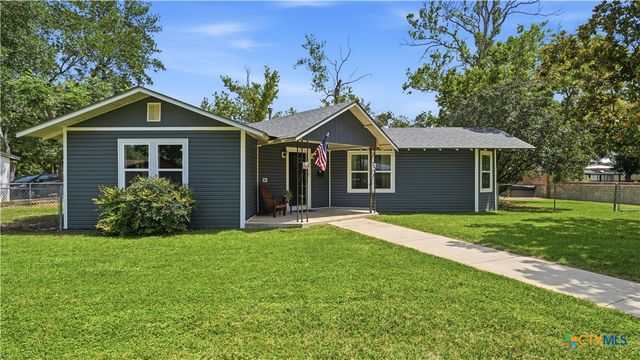 733 E Krezdorn Street, Seguin, TX 78155