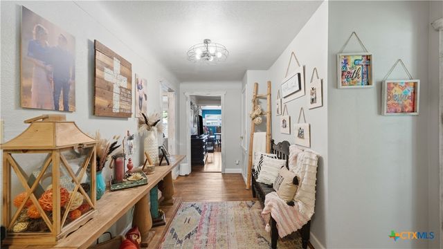 733 E Krezdorn Street, Seguin, TX 78155