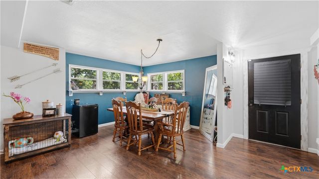 733 E Krezdorn Street, Seguin, TX 78155
