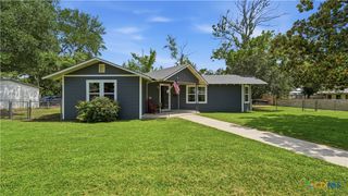 733 E Krezdorn Street, Seguin, TX 78155