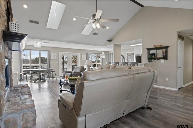 592 County Road 2127, Pittsburg, TX 75686