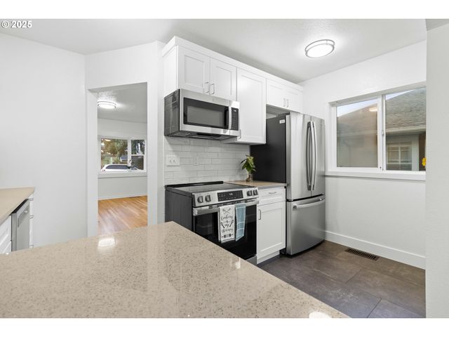 2907 E 24TH St, Vancouver, WA 98661