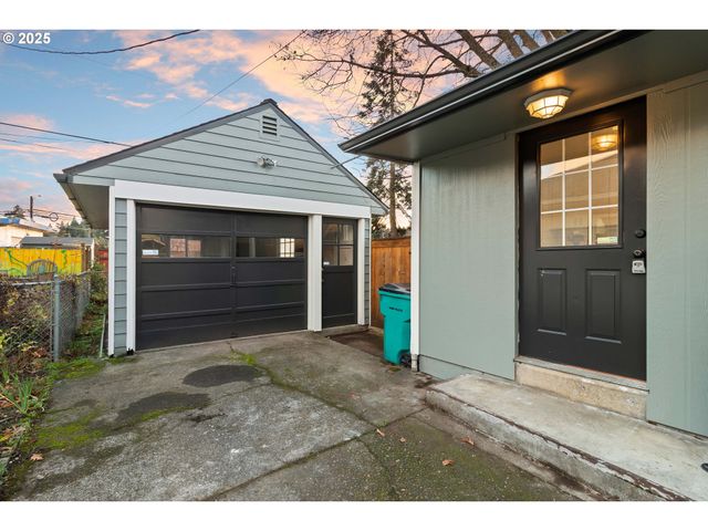 2907 E 24TH St, Vancouver, WA 98661