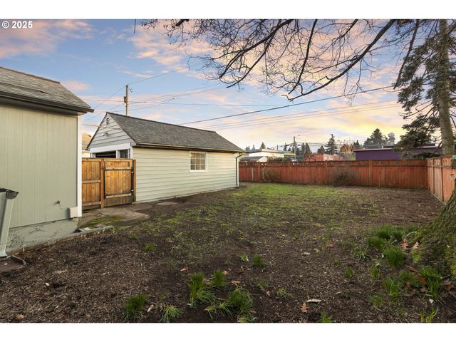 2907 E 24TH St, Vancouver, WA 98661
