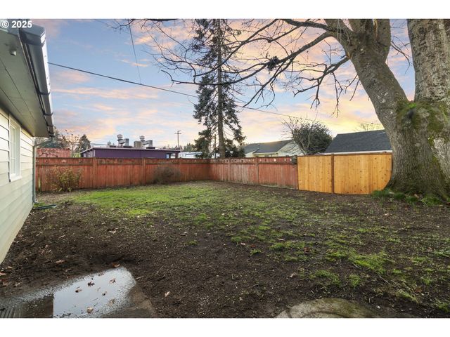 2907 E 24TH St, Vancouver, WA 98661