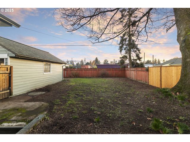 2907 E 24TH St, Vancouver, WA 98661