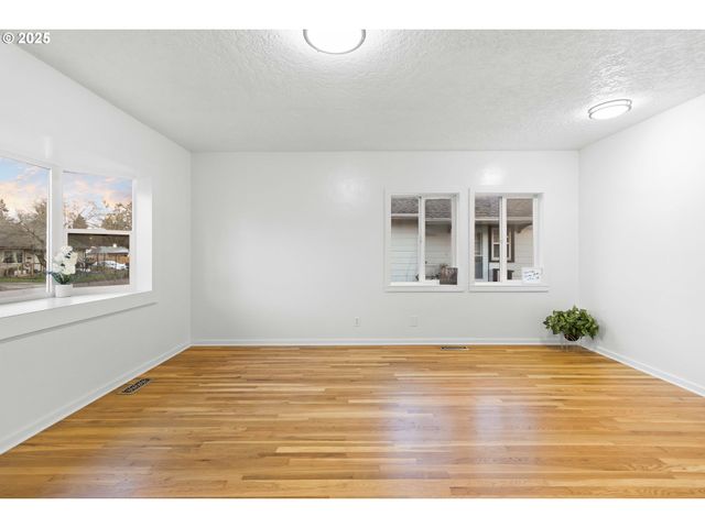 2907 E 24TH St, Vancouver, WA 98661