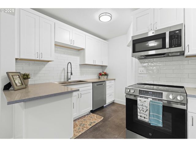 2907 E 24TH St, Vancouver, WA 98661