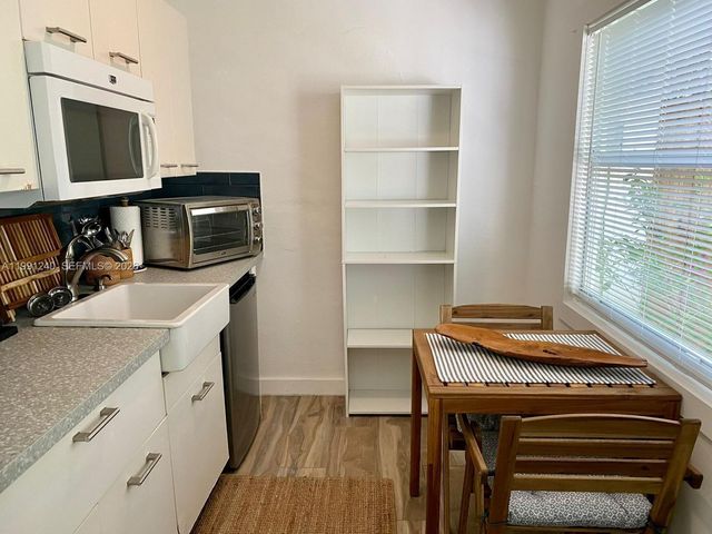 1121 NE 1st Ave 4, Fort Lauderdale, FL 33304