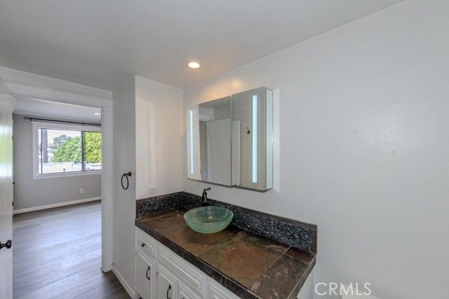 2015 E Broadway 305, Long Beach, CA 90803