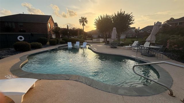 1408 S Friendswood Drive 205, Friendswood, TX 77546