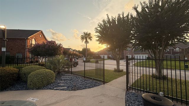 1408 S Friendswood Drive 205, Friendswood, TX 77546