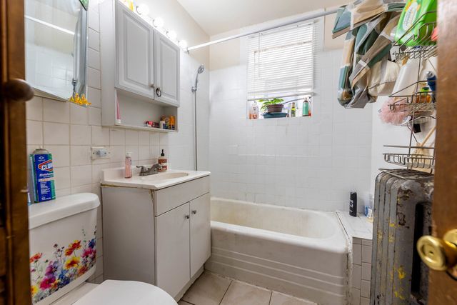 5427 S Hermitage Avenue, Chicago, IL 60609