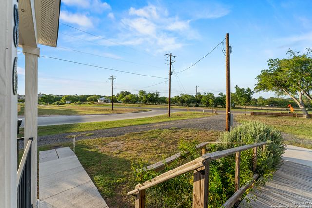 286 S Hwy 173, Bandera, TX 78003