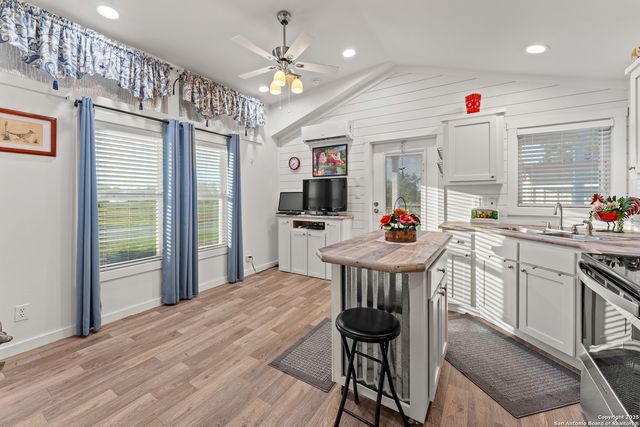 286 S Hwy 173, Bandera, TX 78003