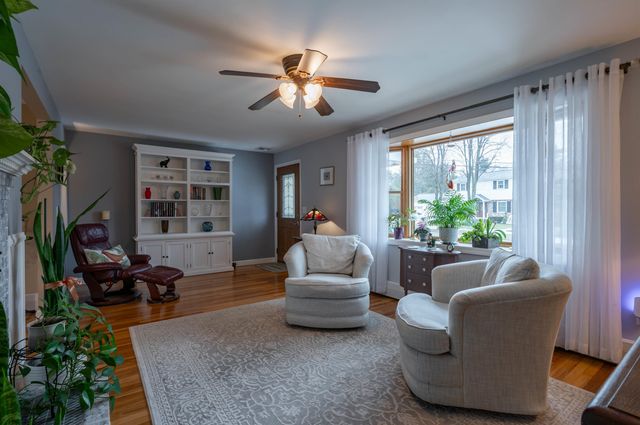 9 Rugby Road, Nashua, NH 03063