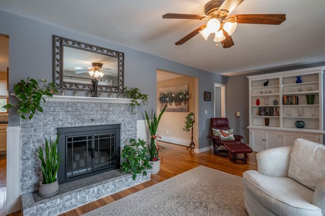 9 Rugby Road, Nashua, NH 03063