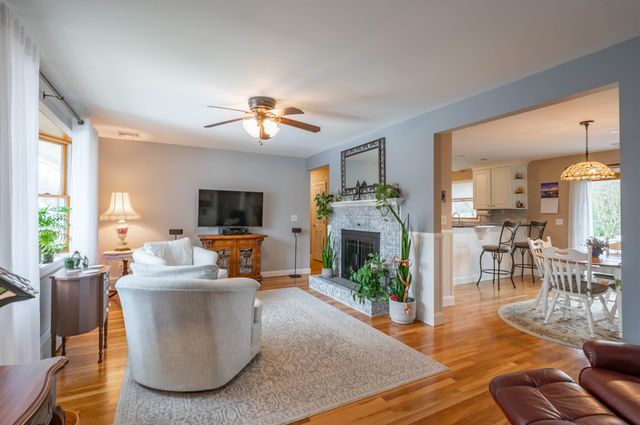 9 Rugby Road, Nashua, NH 03063