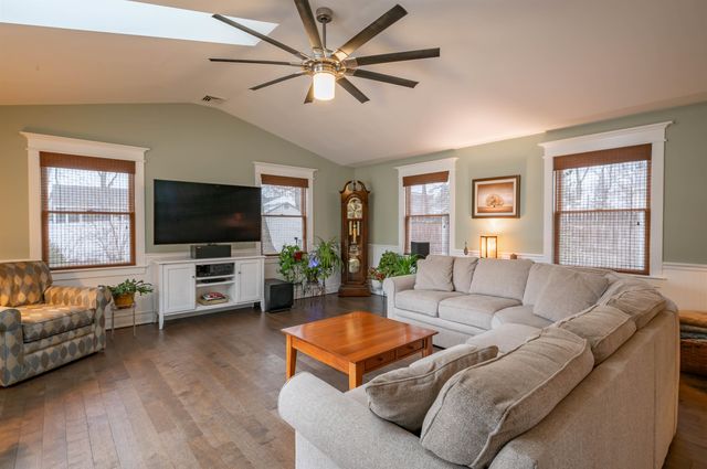 9 Rugby Road, Nashua, NH 03063